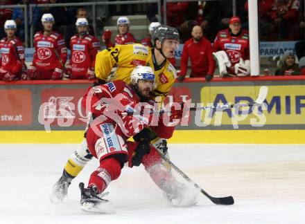 EBEL. Eishockey Bundesliga. EC KAC gegen  HC Pustertal Woelfe. Manuel Ganahl,   (KAC),    Simon Berger (Pustertal). Klagenfurt, am 18.11.2022.
Foto: Kuess
www.qspictures.net
---
pressefotos, pressefotografie, kuess, qs, qspictures, sport, bild, bilder, bilddatenbank