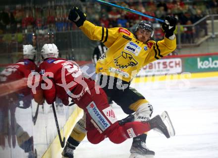 EBEL. Eishockey Bundesliga. EC KAC gegen  HC Pustertal Woelfe.  Matthew Fraser,  (KAC),    Reece Kenneth Willcox (Pustertal). Klagenfurt, am 18.11.2022.
Foto: Kuess
www.qspictures.net
---
pressefotos, pressefotografie, kuess, qs, qspictures, sport, bild, bilder, bilddatenbank