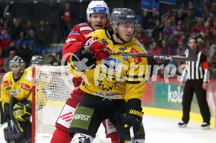 EBEL. Eishockey Bundesliga. EC KAC gegen  HC Pustertal Woelfe.  Matthew Fraser, (KAC),    Matthew Spencer  (Pustertal). Klagenfurt, am 18.11.2022.
Foto: Kuess
www.qspictures.net
---
pressefotos, pressefotografie, kuess, qs, qspictures, sport, bild, bilder, bilddatenbank