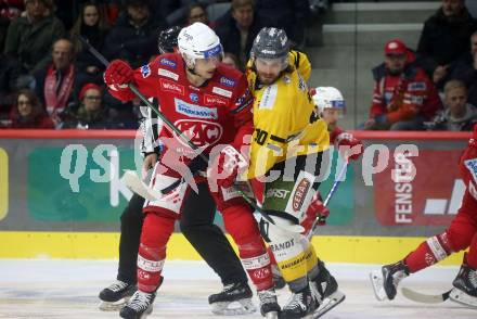 EBEL. Eishockey Bundesliga. EC KAC gegen  HC Pustertal Woelfe.  Lukas Haudum, (KAC),    Marc-Olivier Roy (Pustertal). Klagenfurt, am 18.11.2022.
Foto: Kuess
www.qspictures.net
---
pressefotos, pressefotografie, kuess, qs, qspictures, sport, bild, bilder, bilddatenbank