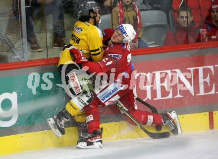 EBEL. Eishockey Bundesliga. EC KAC gegen  HC Pustertal Woelfe. Maximilian Preiml,  (KAC),    Dante Hannoun  (Pustertal). Klagenfurt, am 18.11.2022.
Foto: Kuess
www.qspictures.net
---
pressefotos, pressefotografie, kuess, qs, qspictures, sport, bild, bilder, bilddatenbank