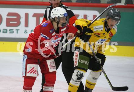 EBEL. Eishockey Bundesliga. EC KAC gegen  HC Pustertal Woelfe. Finn Van Ee, (KAC),    Simon Berger   (Pustertal). Klagenfurt, am 18.11.2022.
Foto: Kuess
www.qspictures.net
---
pressefotos, pressefotografie, kuess, qs, qspictures, sport, bild, bilder, bilddatenbank