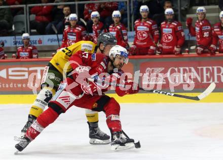 EBEL. Eishockey Bundesliga. EC KAC gegen  HC Pustertal Woelfe. Manuel Ganahl,   (KAC),    Simon Berger (Pustertal). Klagenfurt, am 18.11.2022.
Foto: Kuess
www.qspictures.net
---
pressefotos, pressefotografie, kuess, qs, qspictures, sport, bild, bilder, bilddatenbank