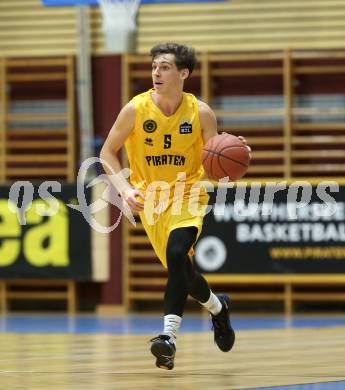 Basketball 2. Liga 2022/2023. Grunddurchgang 7. Runde.  	Woerthersee Piraten gegen  Union Deutsch Wagram Alligators.   Felix Leindecker (Piraten). Klagenfurt, am 19.11.2022.
Foto: Kuess
www.qspictures.net
---
pressefotos, pressefotografie, kuess, qs, qspictures, sport, bild, bilder, bilddatenbank