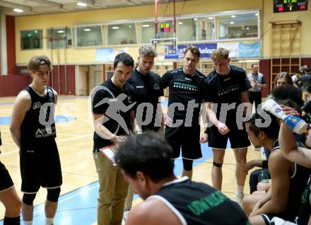 Basketball 2. Liga 2022/2023. Grunddurchgang 7. Runde.  	Woerthersee Piraten gegen  Union Deutsch Wagram Alligators.  Trainer Lukas Hofer  (Deutsch Wagram). Klagenfurt, am 19.11.2022.
Foto: Kuess
www.qspictures.net
---
pressefotos, pressefotografie, kuess, qs, qspictures, sport, bild, bilder, bilddatenbank