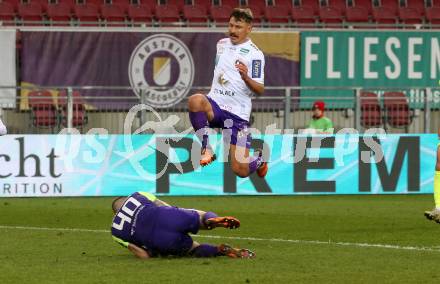 Fussball Woertherseecup. SK Austria Klagenfurt gegen 1860 Muenchen.  Christopher Wernitznig, (Austria Klagenfurt),  Tom Kretzschmar   (1860 Muenchen). Klagenfurt, 20.11.2022.
Foto: Kuess
---
pressefotos, pressefotografie, kuess, qs, qspictures, sport, bild, bilder, bilddatenbank