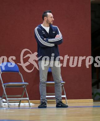 Basketball Damen Superliga. Grunddurchgang 7. Runde. KOS Celovec Damen gegen UBSC-DBBC Graz. Trainer Jaka Siberle  (KOS). Klagenfurt, 20.11.2022.
Foto: Kuess
---
pressefotos, pressefotografie, kuess, qs, qspictures, sport, bild, bilder, bilddatenbank