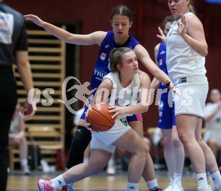 Basketball Damen Superliga. Grunddurchgang 7. Runde. KOS Celovec Damen gegen UBSC-DBBC Graz. Monika Ristic  (KOS),  Ajla Meskic (Graz). Klagenfurt, 20.11.2022.
Foto: Kuess
---
pressefotos, pressefotografie, kuess, qs, qspictures, sport, bild, bilder, bilddatenbank