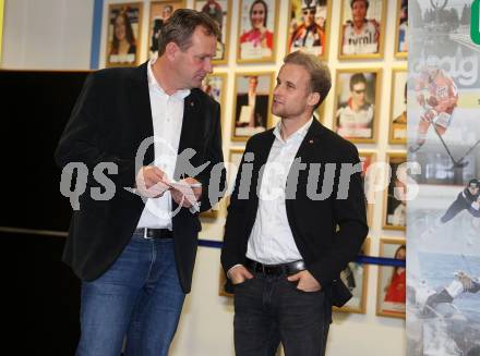 Schi Alpin. Schi Nordisch. Biathlon. Einkleidung Landesschiverband.   Dieter Moertl (Praesident Landesschiverband) Hanno Douschan. Klagenfurt, am 3.12.2022.
Foto: Kuess

---
pressefotos, pressefotografie, kuess, qs, qspictures, sport, bild, bilder, bilddatenbank