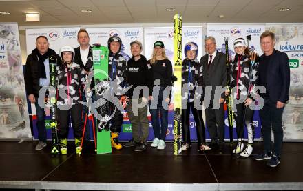 Schi Alpin. Schi Nordisch. Biathlon. Einkleidung Landesschiverband.   Lara Baurecht (Schi Alpin), Dieter Moertl (Praesident Kaerntner Landesschiverband), Andreas Paheiner (Snowboard), Alexander Payer, Sabine Schoeffmann, Julian Jost (Schispringen), Landeshauptmann Peter Kaiser, Anna Ulbing Groeblacher (Biathlon), Landessportdirektor Arno Arthofer. Klagenfurt, am 3.12.2022.
Foto: Kuess

---
pressefotos, pressefotografie, kuess, qs, qspictures, sport, bild, bilder, bilddatenbank