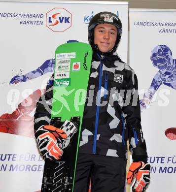 Schi Alpin. Schi Nordisch. Biathlon. Einkleidung Landesschiverband.   Andreas Paheiner (Snowboard). Klagenfurt, am 3.12.2022.
Foto: Kuess

---
pressefotos, pressefotografie, kuess, qs, qspictures, sport, bild, bilder, bilddatenbank