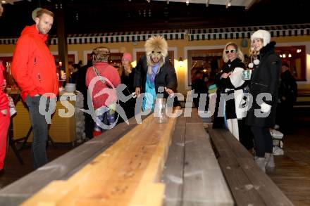 Fussball Bundesliga. Apres Ski Party SK Austria Klagenfurt.   Marco Knaller, Phillip Menzel. Ploeschenberg, am 7.12.2022.
Foto: Kuess

---
pressefotos, pressefotografie, kuess, qs, qspictures, sport, bild, bilder, bilddatenbank