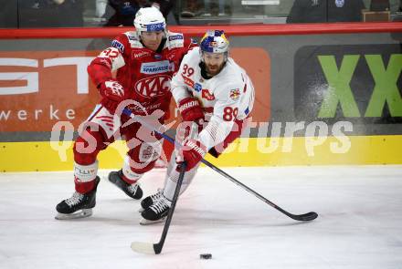 EBEL. Eishockey Bundesliga. EC KAC gegen  Salzburg.  Clemens Unterweger,  (KAC),    Florian Baltram (Salzburg). Klagenfurt, am 9.12.2022.
Foto: Kuess
www.qspictures.net
---
pressefotos, pressefotografie, kuess, qs, qspictures, sport, bild, bilder, bilddatenbank