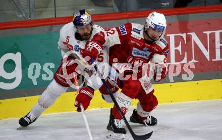 EBEL. Eishockey Bundesliga. EC KAC gegen  Salzburg.   Clemens Unterweger, (KAC),    Thomas Raffl  (Salzburg). Klagenfurt, am 9.12.2022.
Foto: Kuess
www.qspictures.net
---
pressefotos, pressefotografie, kuess, qs, qspictures, sport, bild, bilder, bilddatenbank