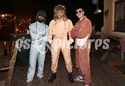 Fussball Bundesliga. Apres Ski Party SK Austria Klagenfurt.   Kosmas Gkezos, Nikola Djoric, ANDY IRVING. Ploeschenberg, am 7.12.2022.
Foto: Kuess

---
pressefotos, pressefotografie, kuess, qs, qspictures, sport, bild, bilder, bilddatenbank