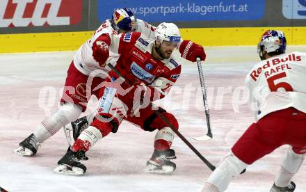 EBEL. Eishockey Bundesliga. EC KAC gegen  Salzburg.  Steven Strong,  (KAC),   Peter Schneider (Salzburg). Klagenfurt, am 9.12.2022.
Foto: Kuess
www.qspictures.net
---
pressefotos, pressefotografie, kuess, qs, qspictures, sport, bild, bilder, bilddatenbank