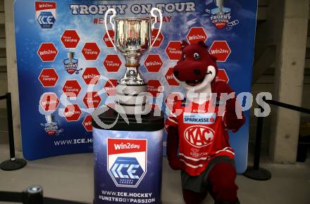 Eishockey Bundesliga. KAC gegen Red Bull Salzburg. ICE Meisterpokal, Trophy on tour. Maskottchen Lindi. KLagenfurt, am 9.12 2022.
Foto: Kuess
www.qspictures.net
---
pressefotos, pressefotografie, kuess, qs, qspictures, sport, bild, bilder, bilddatenbank