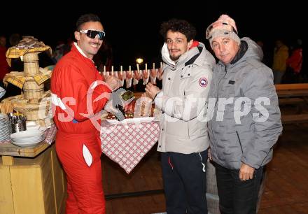 Fussball Bundesliga. Apres Ski Party SK Austria Klagenfurt.   Markus Pink, Vesel Demaku, Trainer Peter Pacult. Ploeschenberg, am 7.12.2022.
Foto: Kuess

---
pressefotos, pressefotografie, kuess, qs, qspictures, sport, bild, bilder, bilddatenbank