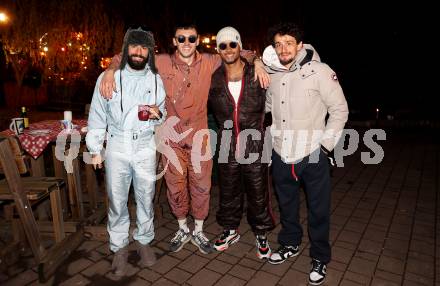 Fussball Bundesliga. Apres Ski Party SK Austria Klagenfurt.   Kosmas Gkezos, ANDY IRVING, 
MICHAEL BLAUENSTEINER, Vesel Demaku. Ploeschenberg, am 7.12.2022.
Foto: Kuess

---
pressefotos, pressefotografie, kuess, qs, qspictures, sport, bild, bilder, bilddatenbank