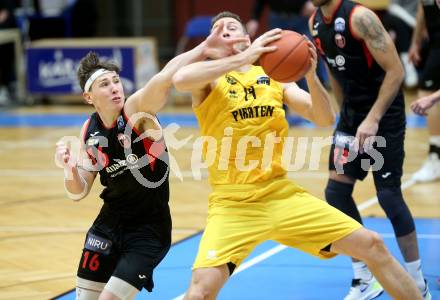 Basketball 2. Liga 2022/2023. Grunddurchgang 10. Runde. Woerthersee Piraten gegen  Mistelbach Mustangs.  Maximilian Kunovjanek  (Piraten),  Philipp Germ (Mistelbach). Klagenfurt, am 10.12.2022.
Foto: Kuess
www.qspictures.net
---
pressefotos, pressefotografie, kuess, qs, qspictures, sport, bild, bilder, bilddatenbank