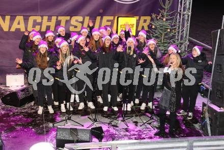 Fussballl Bundesliga. SK Austria Klagenfurt. Kaernten singt Weihnachtslieder.   Damen Mannschaft SK Austria Klagenfurt. Klagenfurt, am 11.12.2022.
Foto:Kuess

---
pressefotos, pressefotografie, kuess, qs, qspictures, sport, bild, bilder, bilddatenbank