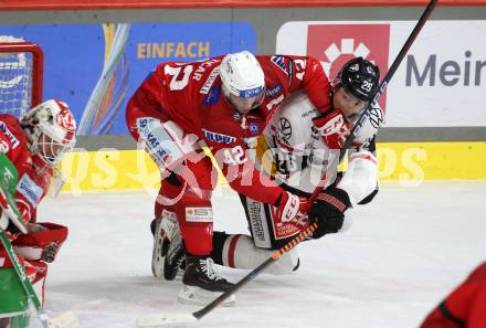 EBEL. Eishockey Bundesliga. EC KAC gegen  Pioneers Vorarlberg. Rok Ticar, (KAC),    Guus Van Nes  (Vorarlberg). Klagenfurt, am 11.12.2022.
Foto: Kuess
www.qspictures.net
---
pressefotos, pressefotografie, kuess, qs, qspictures, sport, bild, bilder, bilddatenbank