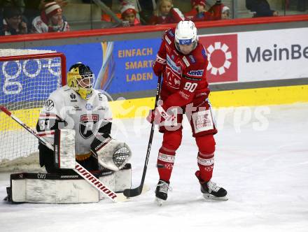 EBEL. Eishockey Bundesliga. EC KAC gegen  Pioneers Vorarlberg.  Matthew Fraser,  (KAC),    David Madlener (Vorarlberg). Klagenfurt, am 11.12.2022.
Foto: Kuess
www.qspictures.net
---
pressefotos, pressefotografie, kuess, qs, qspictures, sport, bild, bilder, bilddatenbank