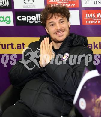 Fussballl Bundesliga. SK Austria Klagenfurt. Kaernten singt Weihnachtslieder.   Simon Straudi. Klagenfurt, am 11.12.2022.
Foto:Kuess

---
pressefotos, pressefotografie, kuess, qs, qspictures, sport, bild, bilder, bilddatenbank