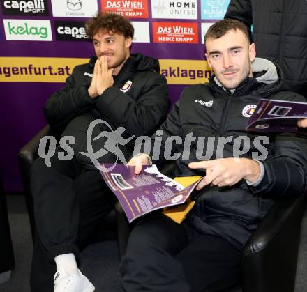 Fussballl Bundesliga. SK Austria Klagenfurt. Kaernten singt Weihnachtslieder.   Andrew Irving, Simon Straudi. Klagenfurt, am 11.12.2022.
Foto:Kuess

---
pressefotos, pressefotografie, kuess, qs, qspictures, sport, bild, bilder, bilddatenbank