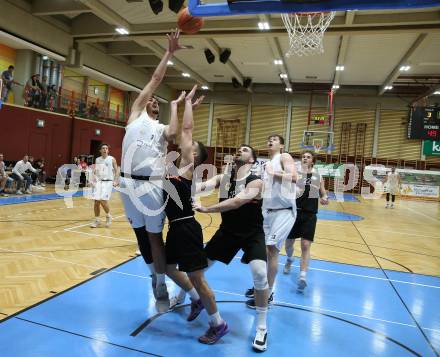 Basketball 2. Liga 2022/2023. Grunddurchgang 11. Runde.  KOS Celovec gegen  Vienna United.   Stefan Blazevic (KOS),  Svyatoslav Boshkov, Alejandro Barbera Zapero (Vienna). Klagenfurt, am 17.12.2022.
Foto: Kuess
www.qspictures.net
---
pressefotos, pressefotografie, kuess, qs, qspictures, sport, bild, bilder, bilddatenbank