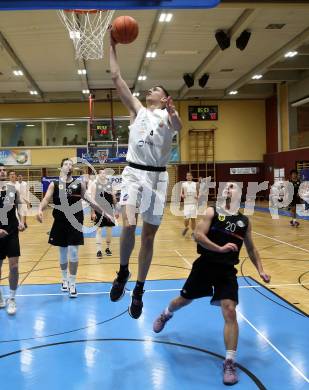 Basketball 2. Liga 2022/2023. Grunddurchgang 11. Runde.  KOS Celovec gegen  Vienna United.   Albin Llapashtica (KOS),  Svyatoslav Boshkov (Vienna). Klagenfurt, am 17.12.2022.
Foto: Kuess
www.qspictures.net
---
pressefotos, pressefotografie, kuess, qs, qspictures, sport, bild, bilder, bilddatenbank