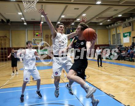 Basketball 2. Liga 2022/2023. Grunddurchgang 11. Runde.  KOS Celovec gegen  Vienna United.   Andi Smrtnik (KOS),  Marius Witzmann (Vienna). Klagenfurt, am 17.12.2022.
Foto: Kuess
www.qspictures.net
---
pressefotos, pressefotografie, kuess, qs, qspictures, sport, bild, bilder, bilddatenbank