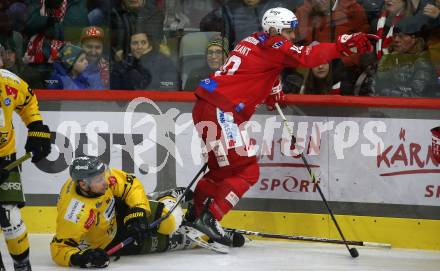 EBEL. Eishockey Bundesliga. EC KAC gegen  HC Pustertal.  Thomas Vallant, (KAC),     Per Johan Harju (Pustertal). Klagenfurt, am 18.12.2022.
Foto: Kuess
www.qspictures.net
---
pressefotos, pressefotografie, kuess, qs, qspictures, sport, bild, bilder, bilddatenbank