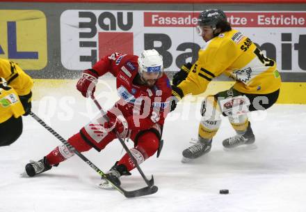 EBEL. Eishockey Bundesliga. EC KAC gegen  HC Pustertal. Steven Strong, (KAC),  Marco Sanna    (Pustertal). Klagenfurt, am 18.12.2022.
Foto: Kuess
www.qspictures.net
---
pressefotos, pressefotografie, kuess, qs, qspictures, sport, bild, bilder, bilddatenbank