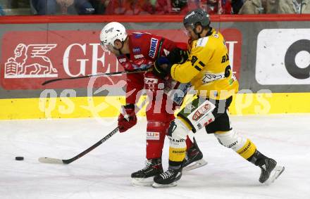 EBEL. Eishockey Bundesliga. EC KAC gegen  HC Pustertal.  Paul Postma, (KAC),   Anthony Bardaro  (Pustertal). Klagenfurt, am 18.12.2022.
Foto: Kuess
www.qspictures.net
---
pressefotos, pressefotografie, kuess, qs, qspictures, sport, bild, bilder, bilddatenbank