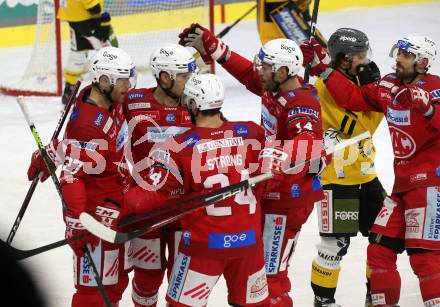 EBEL. Eishockey Bundesliga. EC KAC gegen  HC Pustertal.  Torjubel Thomas Hundertpfund, Matthew Fraser, Steven Strong, Paul Postma, Lucas Lessio (KAC). Klagenfurt, am 18.12.2022.
Foto: Kuess
www.qspictures.net
---
pressefotos, pressefotografie, kuess, qs, qspictures, sport, bild, bilder, bilddatenbank