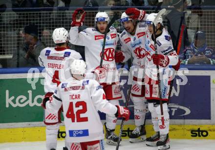 EBEL. Eishockey Bundesliga. VSV gegen KAC. Torjubel Manuel Ganahl Nicholas Eric Petersen, David Maier, Kele Steffler, Rok Ticar  (KAC). Villach, am 20.12.2022.
Foto: Kuess
www.qspictures.net
---
pressefotos, pressefotografie, kuess, qs, qspictures, sport, bild, bilder, bilddatenbank