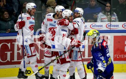 EBEL. Eishockey Bundesliga. VSV gegen KAC.  Torjubel Thomas Vallant, Nicholas Eric Petersen, Clemens Unterweger, Rok Ticar (KAC). Villach, am 20.12.2022.
Foto: Kuess
www.qspictures.net
---
pressefotos, pressefotografie, kuess, qs, qspictures, sport, bild, bilder, bilddatenbank