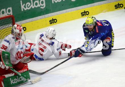 EBEL. Eishockey Bundesliga. VSV gegen KAC.  Chris Collins, (VSV),   Lucas Lessio, Sebastian Dahm  (KAC). Villach, am 20.12.2022.
Foto: Kuess
www.qspictures.net
---
pressefotos, pressefotografie, kuess, qs, qspictures, sport, bild, bilder, bilddatenbank