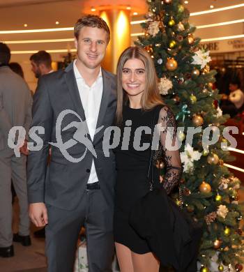 Nacht des Sports. Sportgala. Sportler des Jahres 2022.     Martin Hinteregger, Freundin Corinna . Velden, am 21.12.2022.
Foto: Kuess
www.qspictures.net


---
pressefotos, pressefotografie, kuess, qs, qspictures, sport, bild, bilder, bilddatenbank