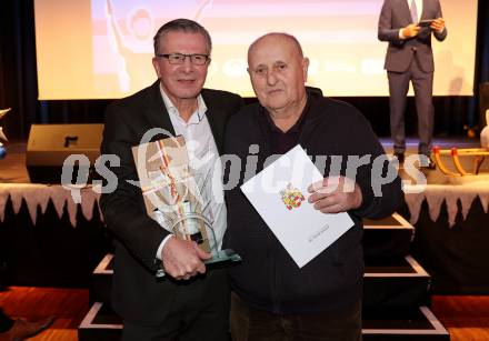 Nacht des Sports. Sportgala. Sportler des Jahres 2022.    Auszeichnung fuer das Lebenswerk. Franz Wiegele. Karl Schnabl, Franz Wiegele  . Velden, am 21.12.2022.
Foto: Kuess
www.qspictures.net


---
pressefotos, pressefotografie, kuess, qs, qspictures, sport, bild, bilder, bilddatenbank