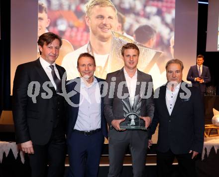 Nacht des Sports. Sportgala. Sportler des Jahres 2022.     Michael Schuen, Klaus Mitterdorfer, Martin Hinteregger, Dietmar Triebnig . Velden, am 21.12.2022.
Foto: Kuess
www.qspictures.net


---
pressefotos, pressefotografie, kuess, qs, qspictures, sport, bild, bilder, bilddatenbank