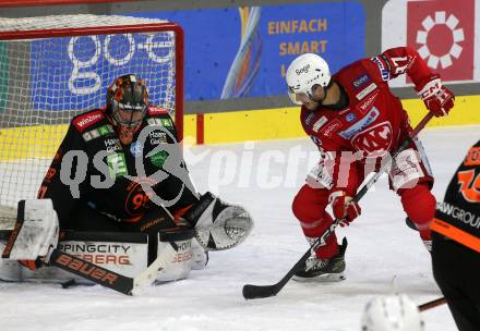 EBEL. Eishockey Bundesliga. EC KAC gegen  Moser Medical Graz99ers. Fabian Hochegger, (KAC),   Christian Engstrand   (Graz). Klagenfurt, am 23.12.2022.
Foto: Kuess
www.qspictures.net
---
pressefotos, pressefotografie, kuess, qs, qspictures, sport, bild, bilder, bilddatenbank