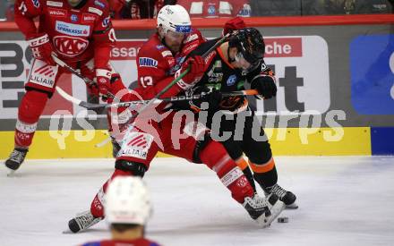 EBEL. Eishockey Bundesliga. EC KAC gegen  Moser Medical Graz99ers.  Rihards Bukarts,  (KAC),  Viktor Granholm  (Graz). Klagenfurt, am 23.12.2022.
Foto: Kuess
www.qspictures.net
---
pressefotos, pressefotografie, kuess, qs, qspictures, sport, bild, bilder, bilddatenbank