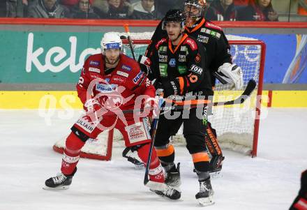 EBEL. Eishockey Bundesliga. EC KAC gegen  Moser Medical Graz99ers. Rok Ticar,   (KAC),    Zintis Nauris Zusevics (Graz). Klagenfurt, am 23.12.2022.
Foto: Kuess
www.qspictures.net
---
pressefotos, pressefotografie, kuess, qs, qspictures, sport, bild, bilder, bilddatenbank