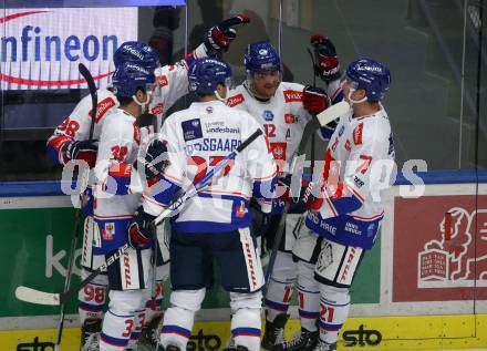 EBEL. Eishockey Bundesliga. EC VSV gegen HC TIWAG Innsbruck.  Torjubel Jan Lattner, Braeden Shaw, Dario Winkler, Anders Kroogsgard, Tyler Coulter  (Innsbruck). Villach, am 26.12.2022.
Foto: Kuess
www.qspictures.net
---
pressefotos, pressefotografie, kuess, qs, qspictures, sport, bild, bilder, bilddatenbank