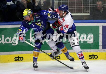 EBEL. Eishockey Bundesliga. EC VSV gegen HC TIWAG Innsbruck.  Philipp Lindner,   (VSV),    Daniel Leavens (Innsbruck). Villach, am 26.12.2022.
Foto: Kuess
www.qspictures.net
---
pressefotos, pressefotografie, kuess, qs, qspictures, sport, bild, bilder, bilddatenbank