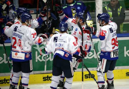 EBEL. Eishockey Bundesliga. EC VSV gegen HC TIWAG Innsbruck.   Torjubel Adam Helewka, Simon Bourque, Jan Lattner, Tyler Coulter, Corey MacKin  (Innsbruck). Villach, am 26.12.2022.
Foto: Kuess
www.qspictures.net
---
pressefotos, pressefotografie, kuess, qs, qspictures, sport, bild, bilder, bilddatenbank