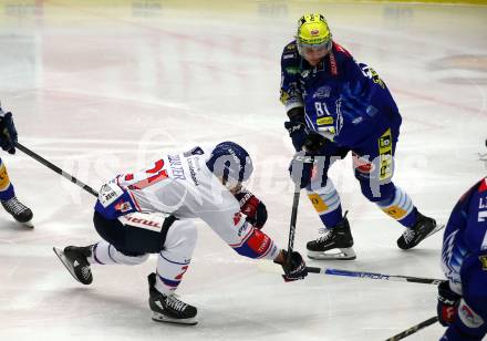 EBEL. Eishockey Bundesliga. EC VSV gegen HC TIWAG Innsbruck.   Marco Richter,   (VSV),    Tyler Coulter (Innsbruck). Villach, am 26.12.2022.
Foto: Kuess
www.qspictures.net
---
pressefotos, pressefotografie, kuess, qs, qspictures, sport, bild, bilder, bilddatenbank