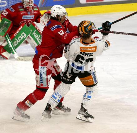 EBEL. Eishockey Bundesliga. EC KAC gegen  Steinbach Black Wings Linz.  David Maier,  (KAC),   Stefan Gaffal (Linz). Klagenfurt, am 30.12.2022.
Foto: Kuess
www.qspictures.net
---
pressefotos, pressefotografie, kuess, qs, qspictures, sport, bild, bilder, bilddatenbank